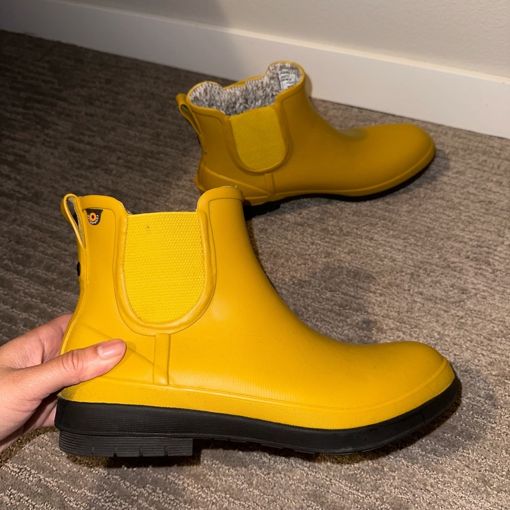 Bogs rain boots, womens size 10, mustard